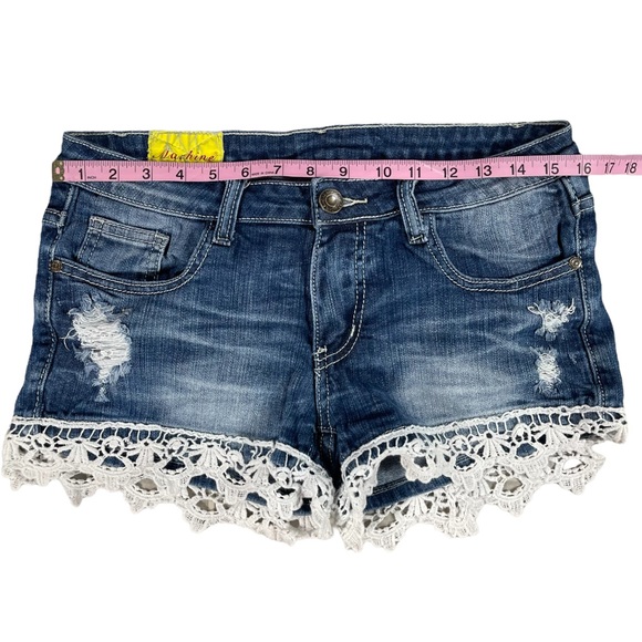 Machine size 30 distressed jean shorts with lace hems & bow back pockets EUC - Picture 8 of 11
